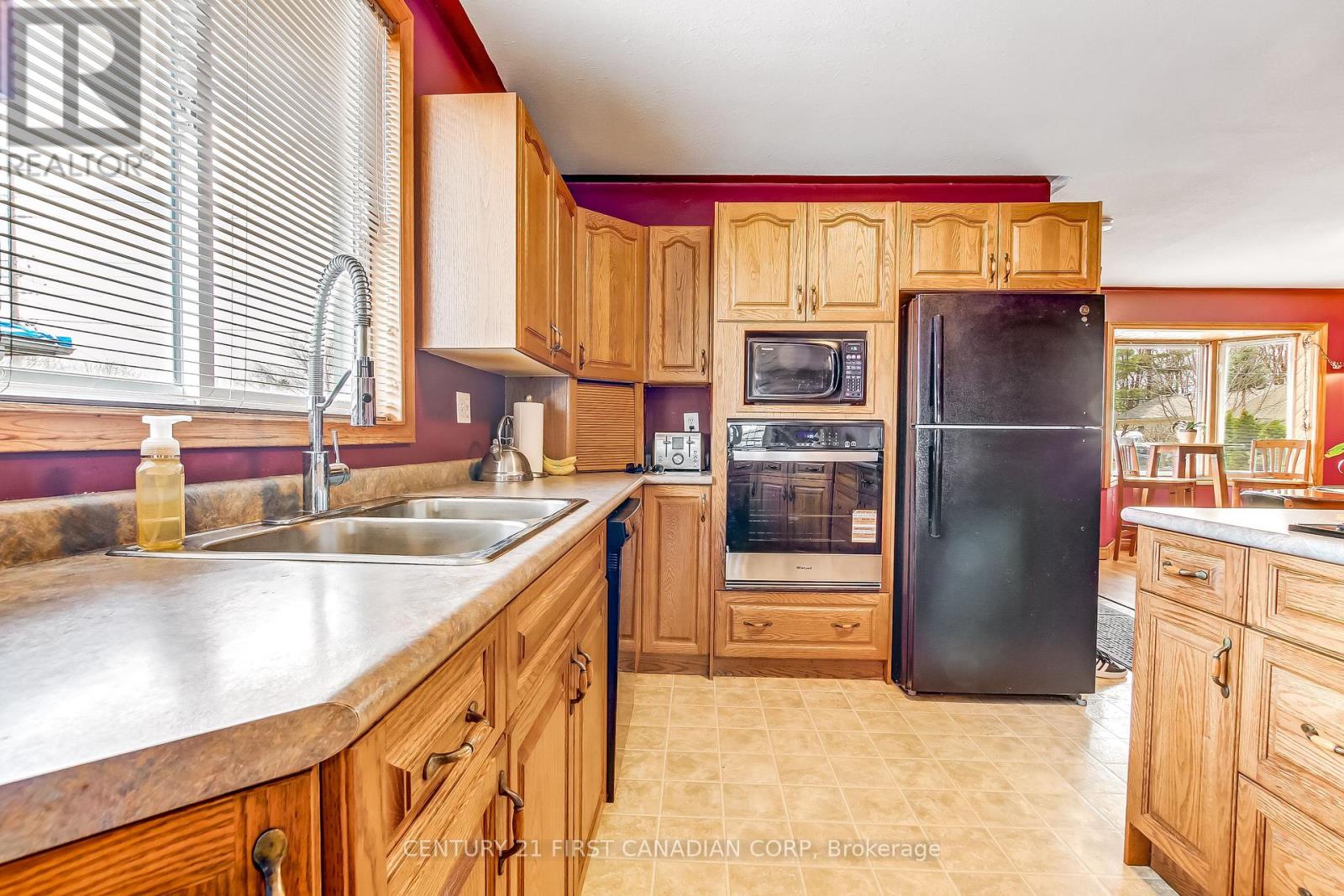 114 CONNAUGHT AVENUE - 8