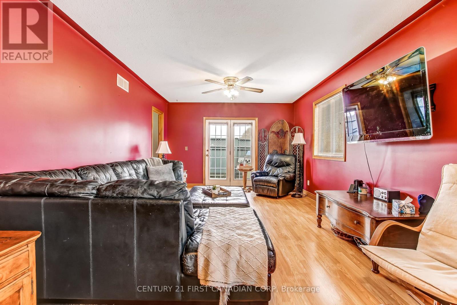 114 CONNAUGHT AVENUE - 9