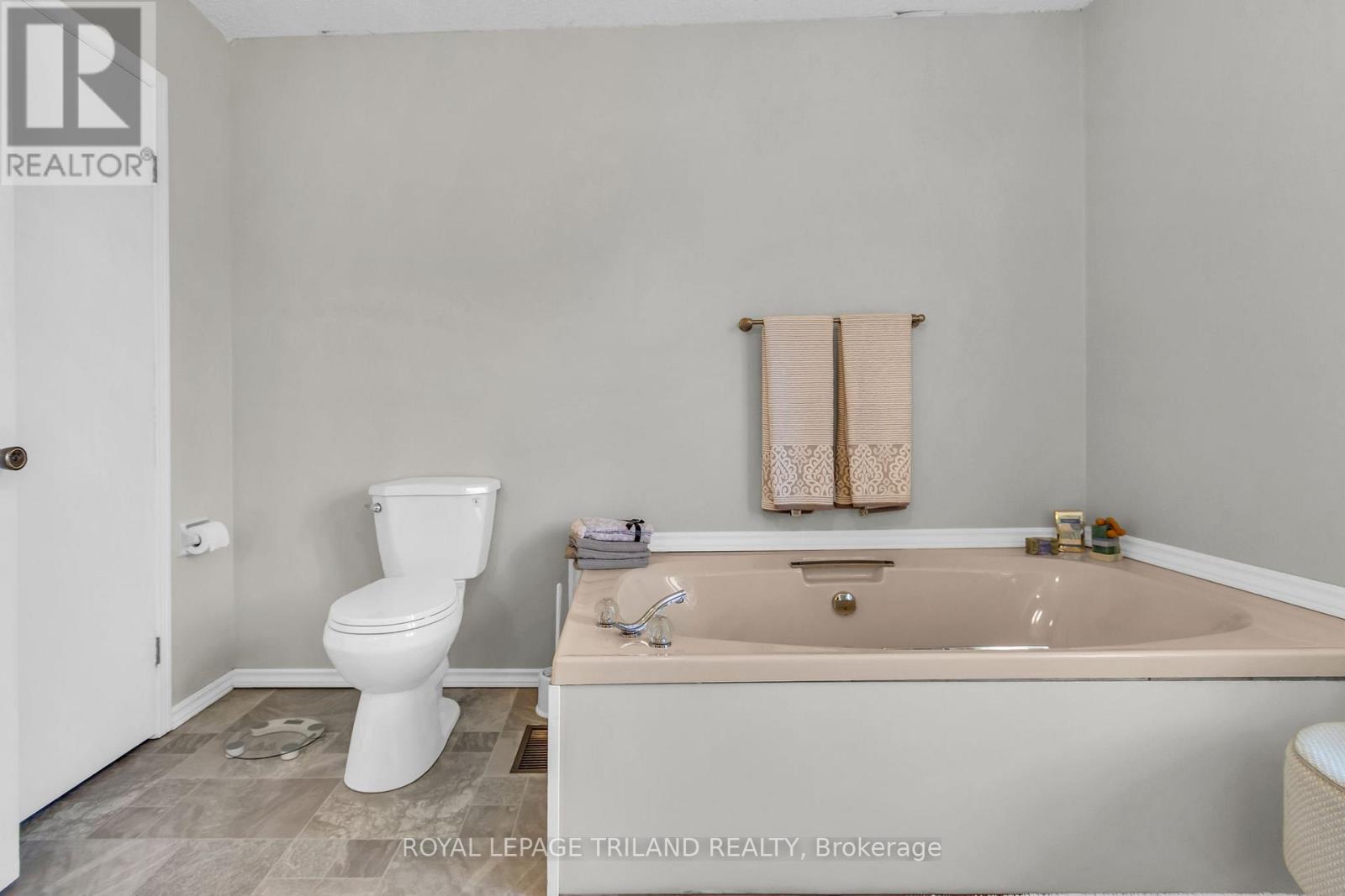 5257 CLIFF ROAD Property Photo