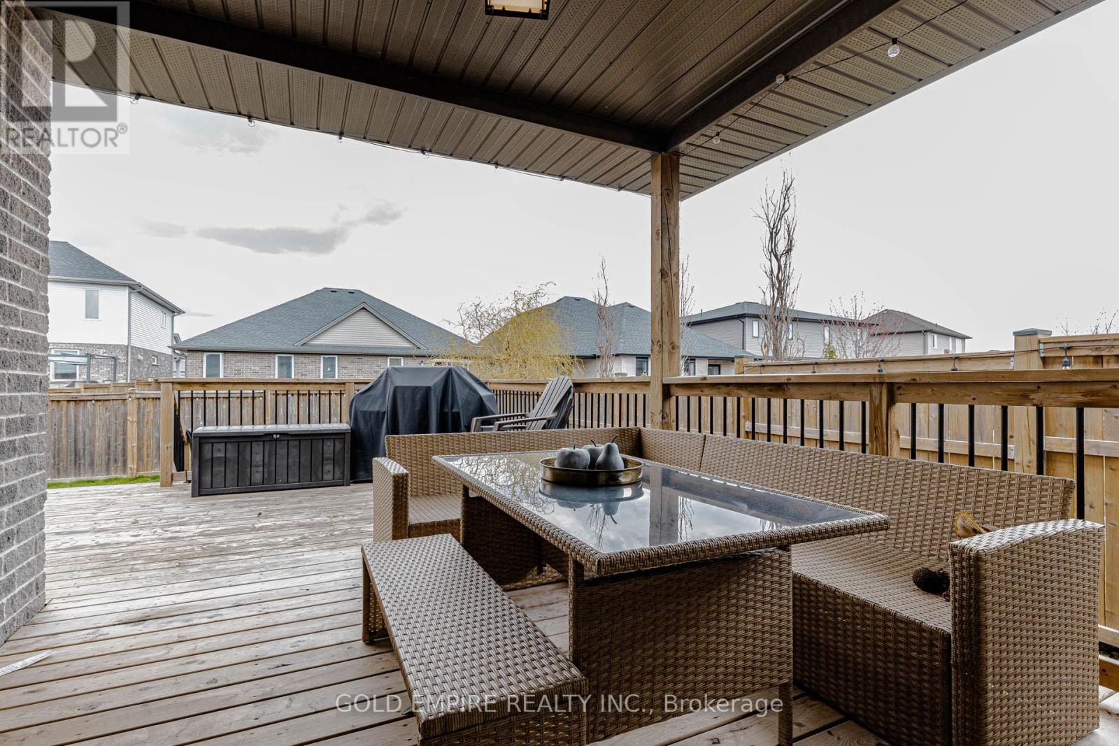 15 MUIRFIELD DRIVE — photo 43