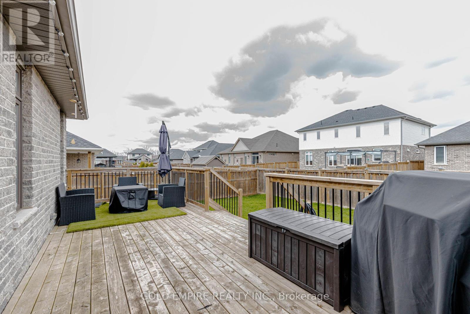 15 MUIRFIELD DRIVE — photo 45