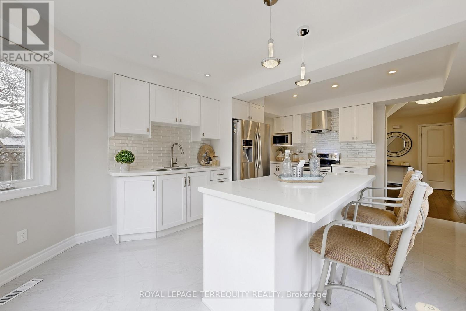 35 WILLIAM STEPHENSON DRIVE - 19