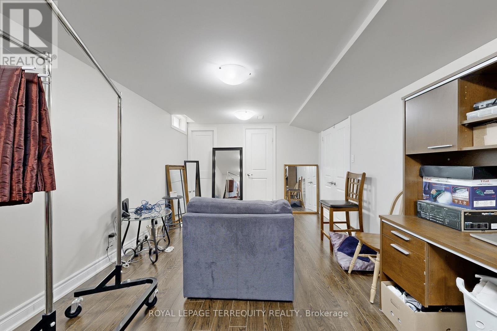 35 WILLIAM STEPHENSON DRIVE - 37