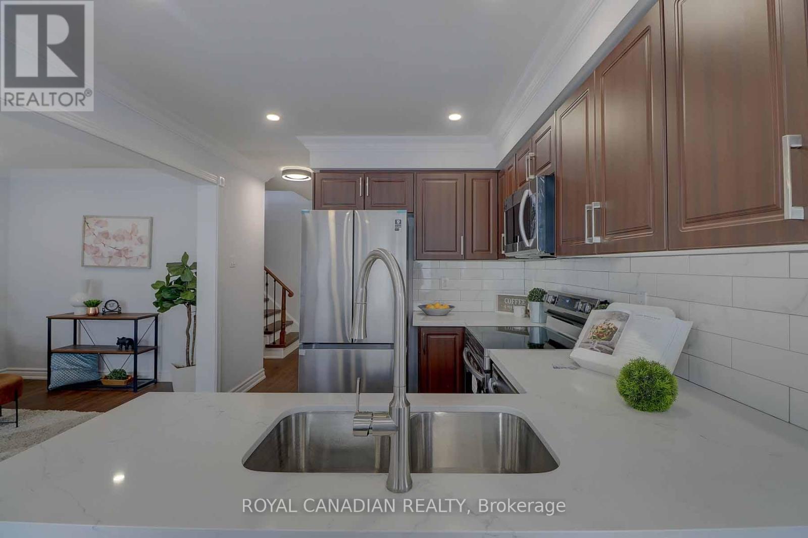 40 DONCASTER CRESCENT - 10