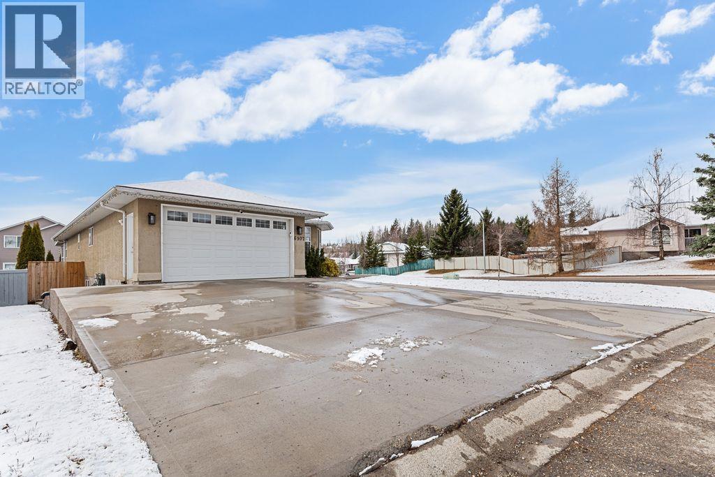 6907 ST. ANTHONY CRESCENT - Image 2