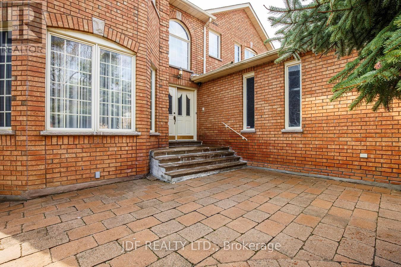 24 WHALEN COURT - 4