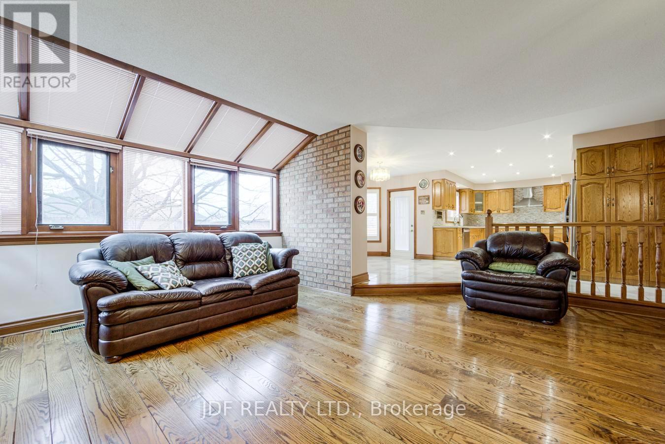 24 WHALEN COURT - 9