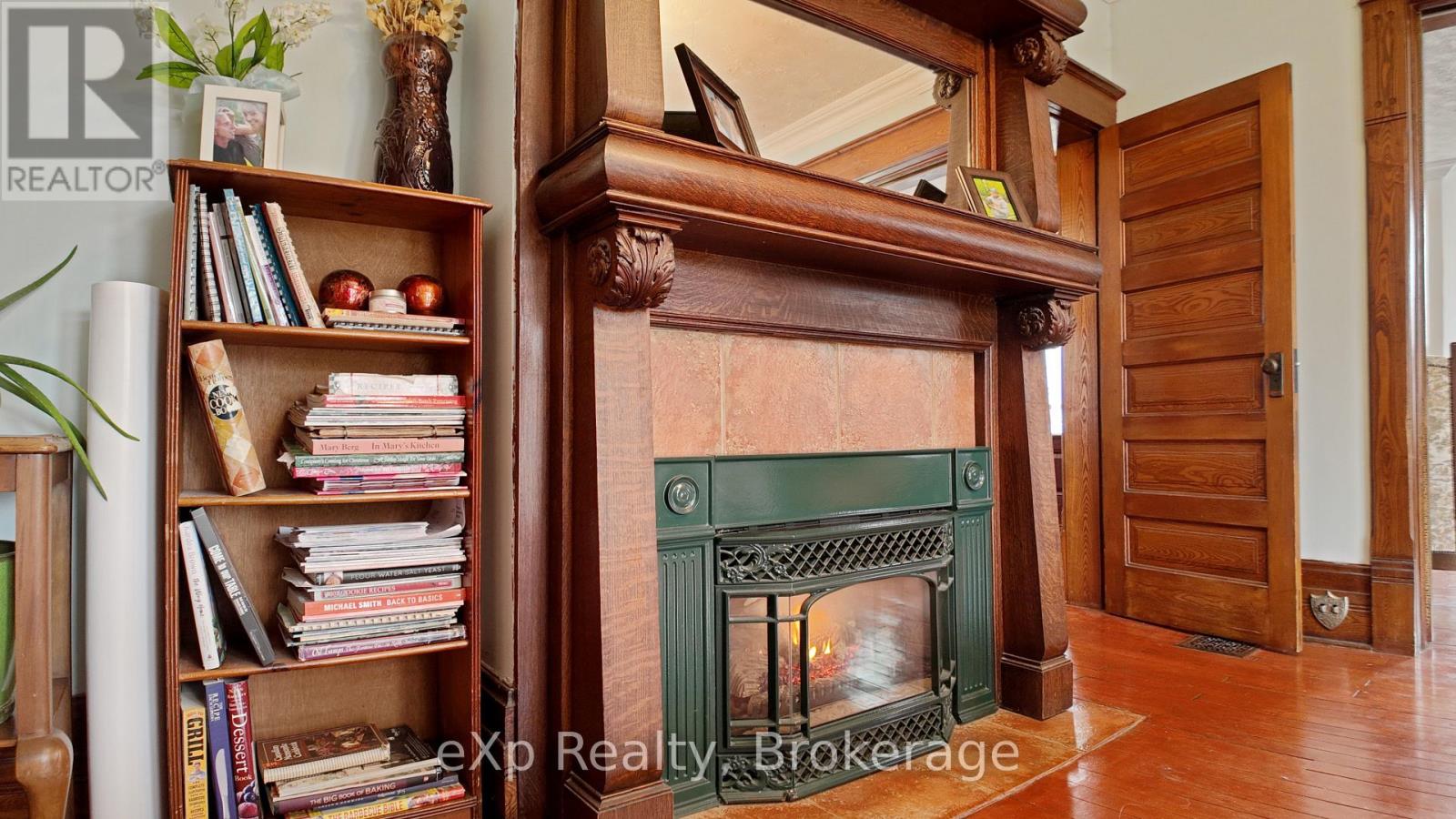 21 WILLIAM STREET N - 15