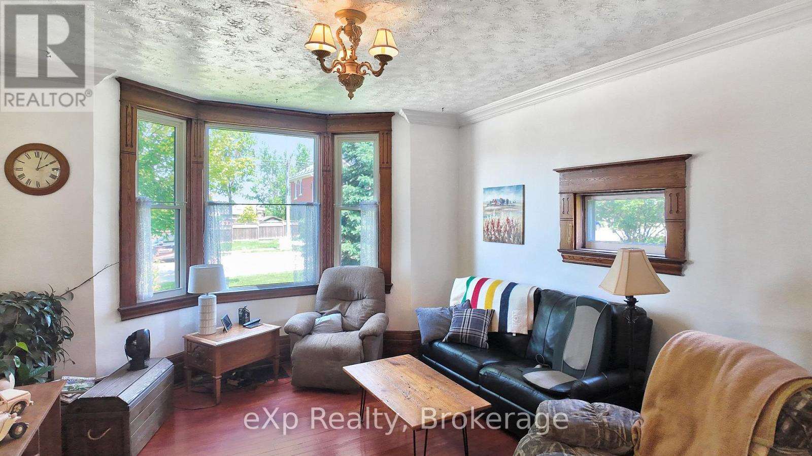 21 WILLIAM STREET N - 17