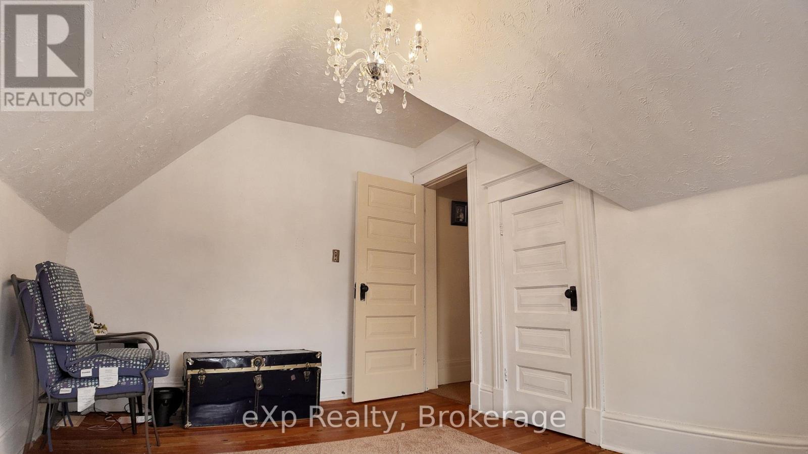 21 WILLIAM STREET N - 24