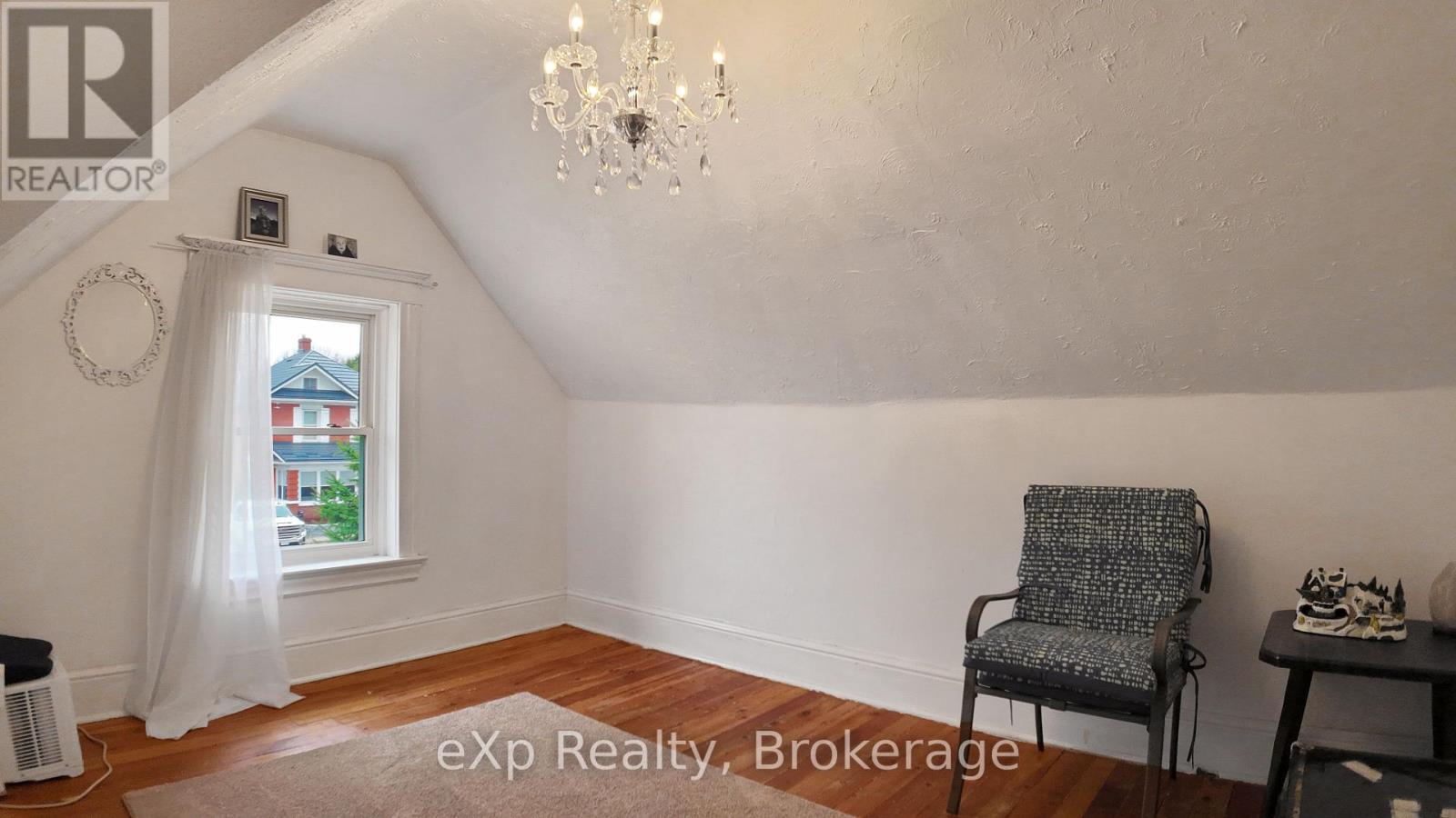 21 WILLIAM STREET N - 23