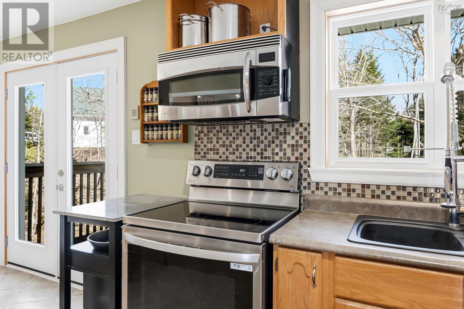 100 TAMARACK DRIVE - 15