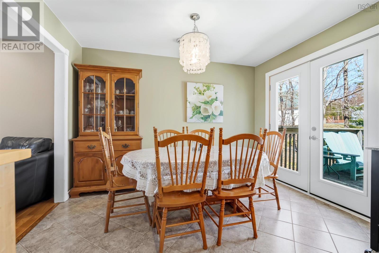 100 TAMARACK DRIVE - 11