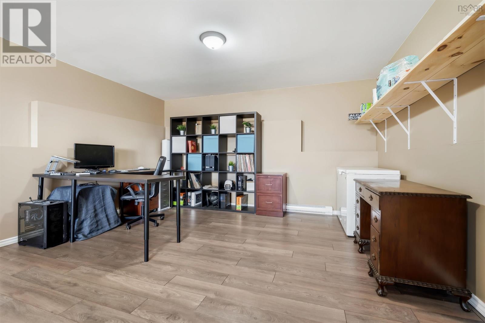 100 TAMARACK DRIVE - 27