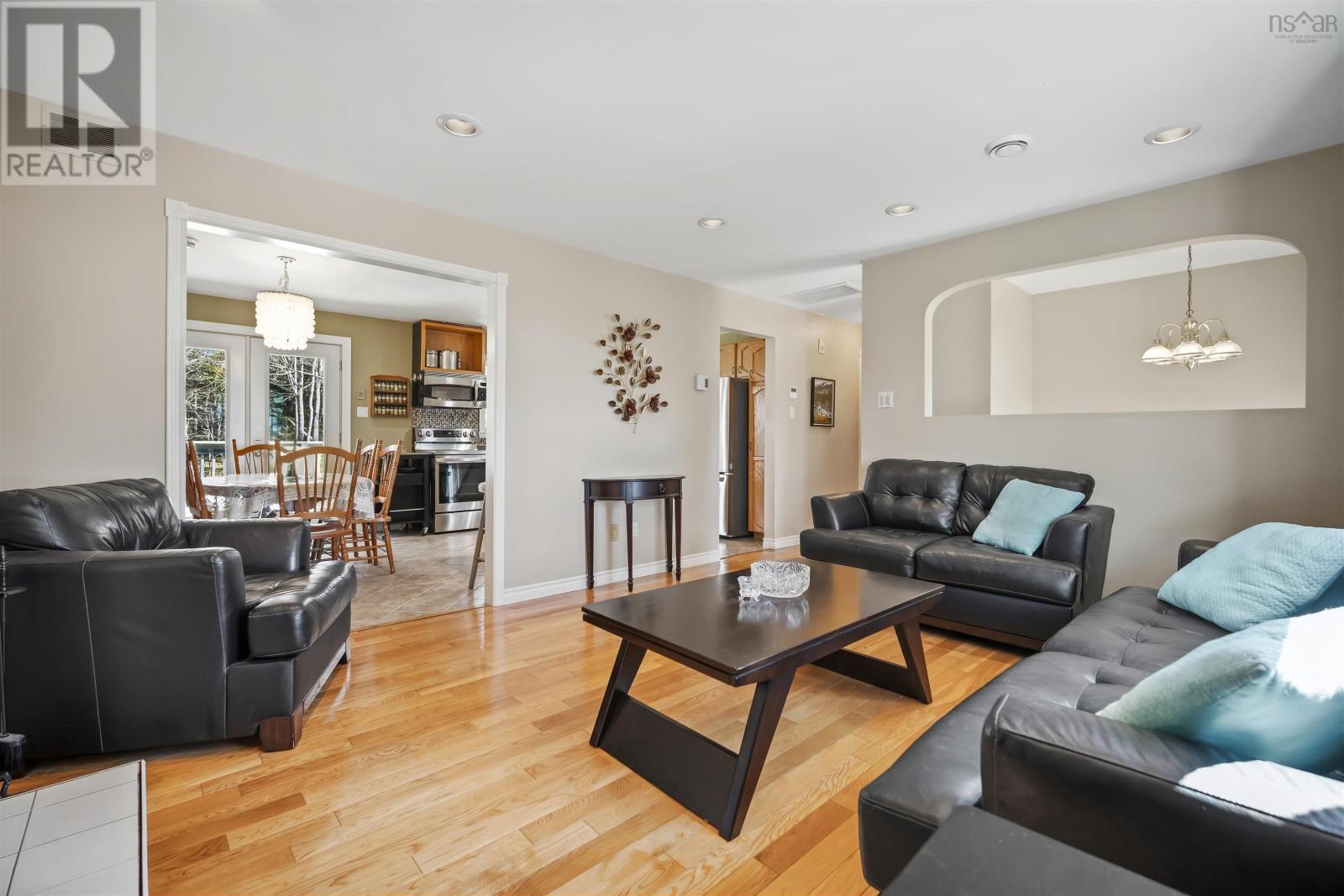 100 TAMARACK DRIVE - 10