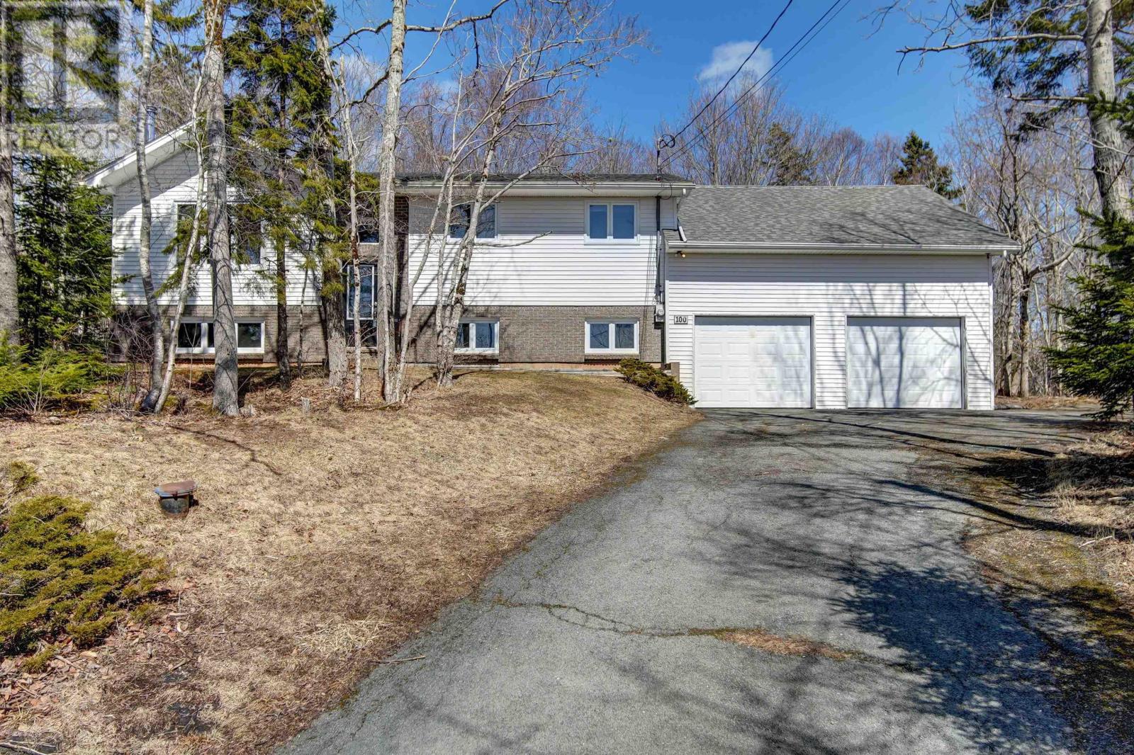 100 TAMARACK DRIVE - 44