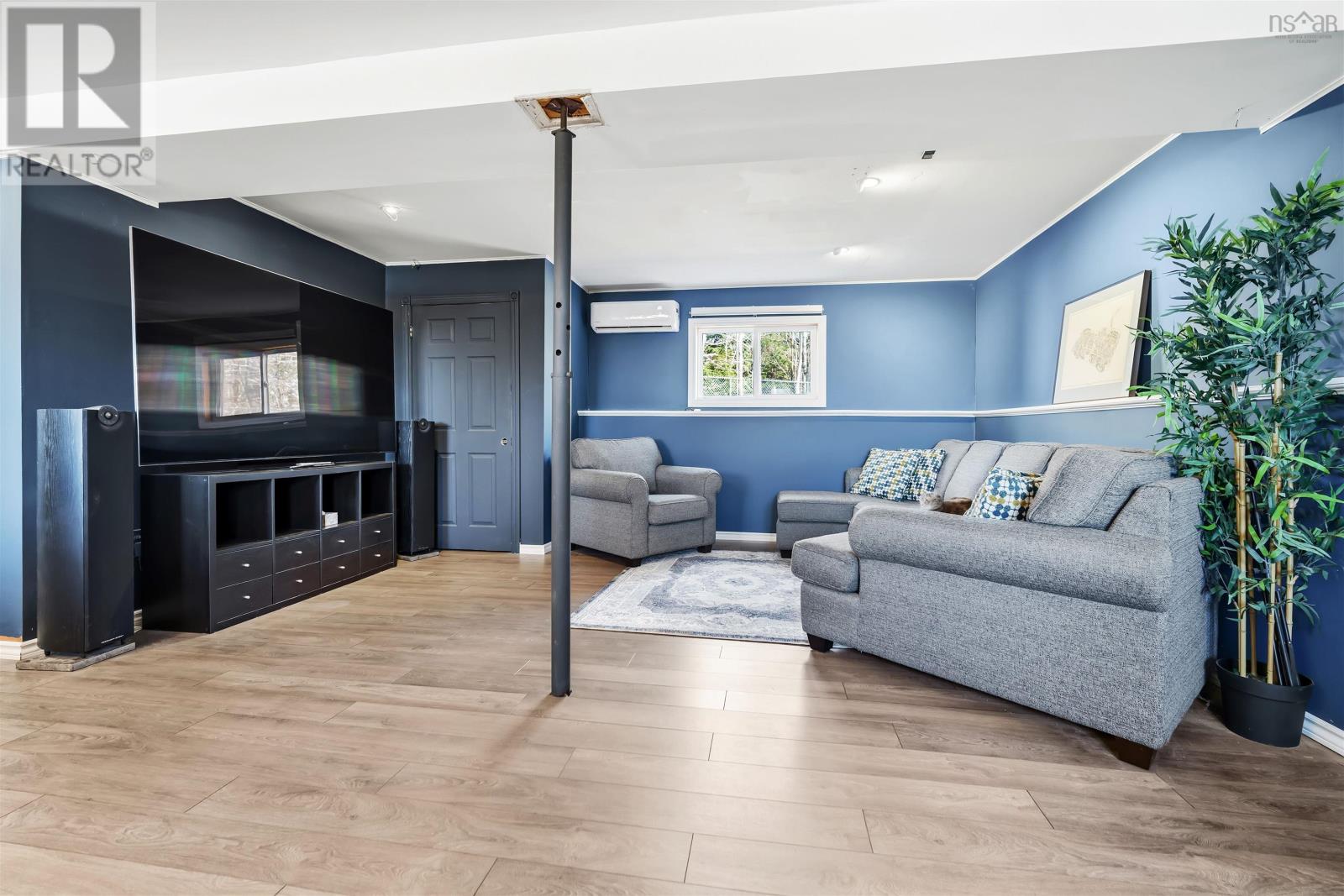 100 TAMARACK DRIVE - 33