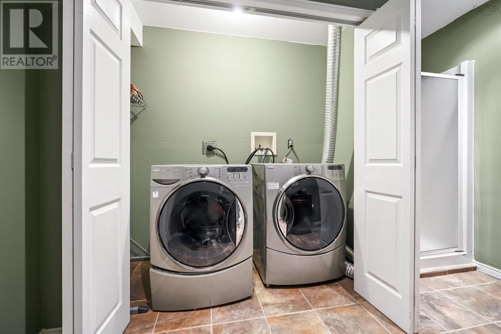 100 TAMARACK DRIVE - 31