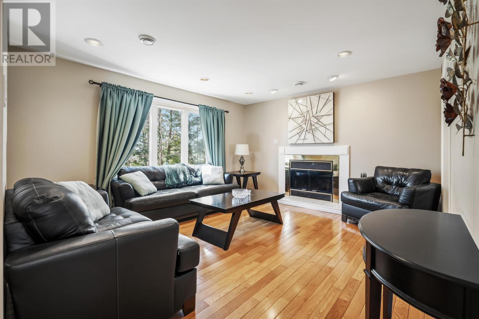 100 TAMARACK DRIVE - 8