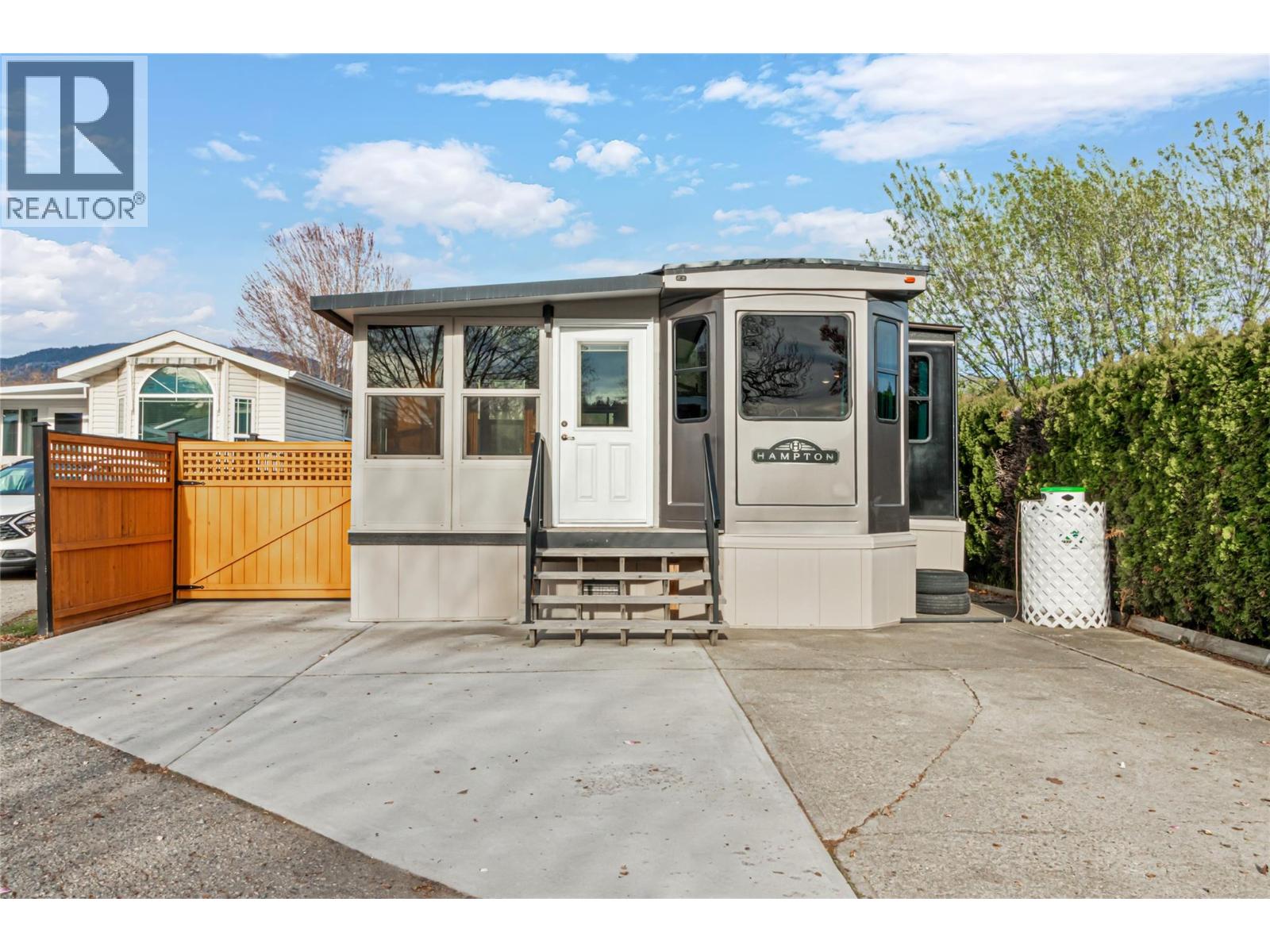 415 Commonwealth Road, Kelowna