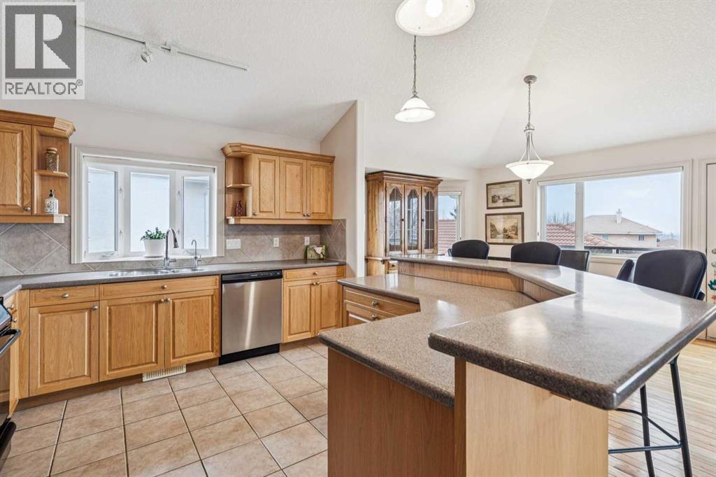 Single Family House 4 Level for Sale in   Signature Way SW Signal Hill Calgary 