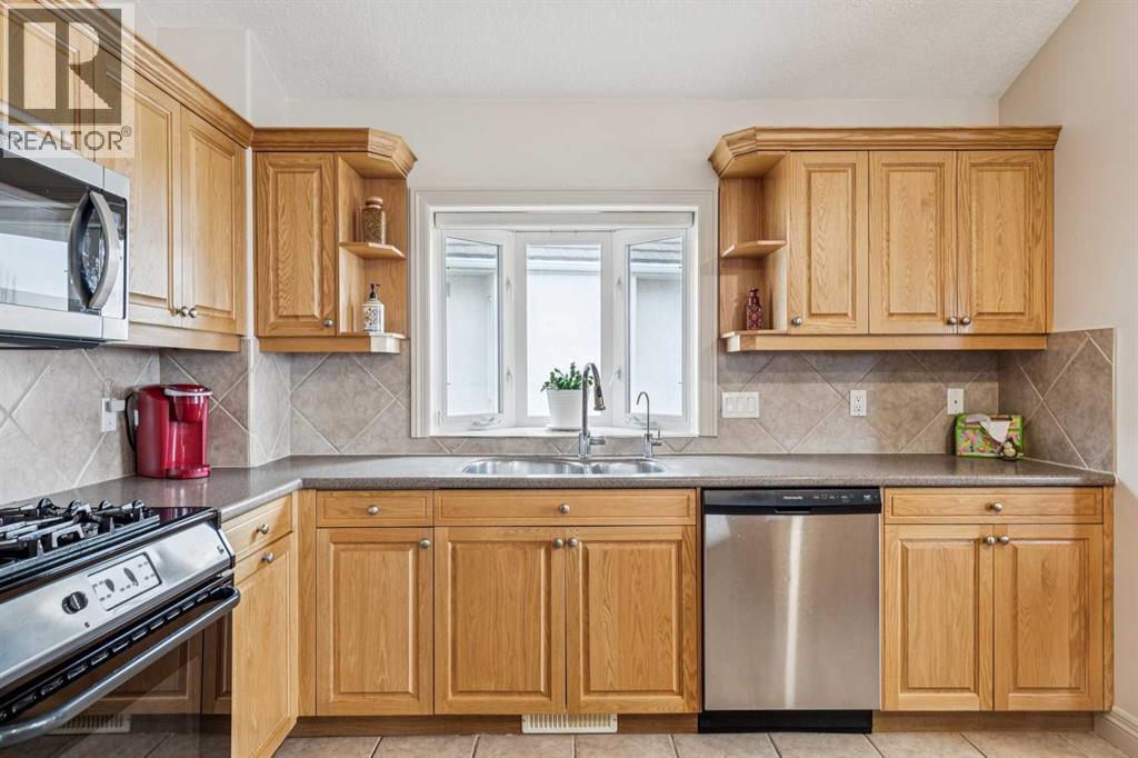 Single Family House 4 Level for Sale in   Signature Way SW Signal Hill Calgary 