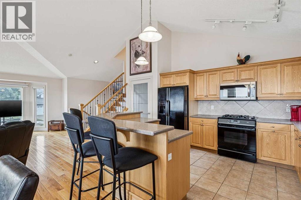 Single Family House 4 Level for Sale in   Signature Way SW Signal Hill Calgary 