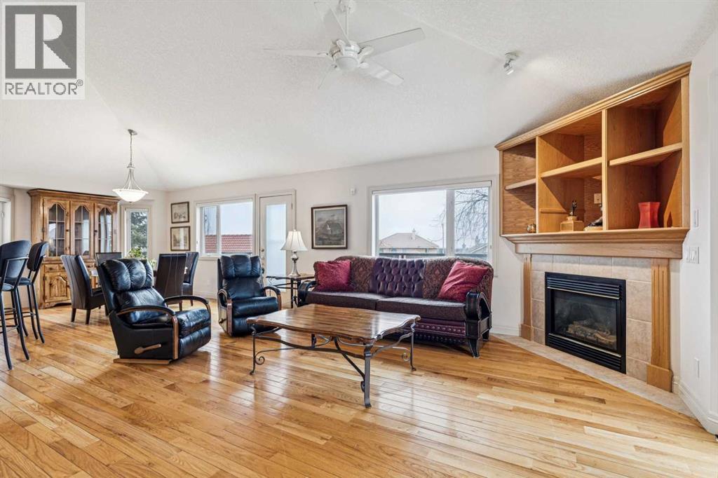 Single Family House 4 Level for Sale in   Signature Way SW Signal Hill Calgary 