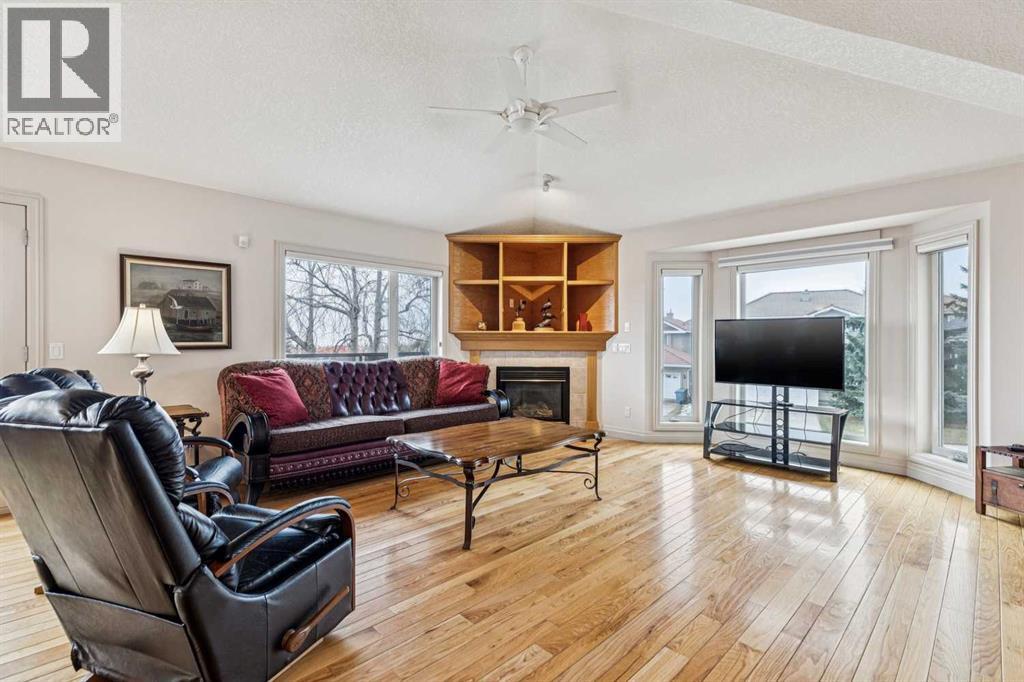 Single Family House 4 Level for Sale in   Signature Way SW Signal Hill Calgary 