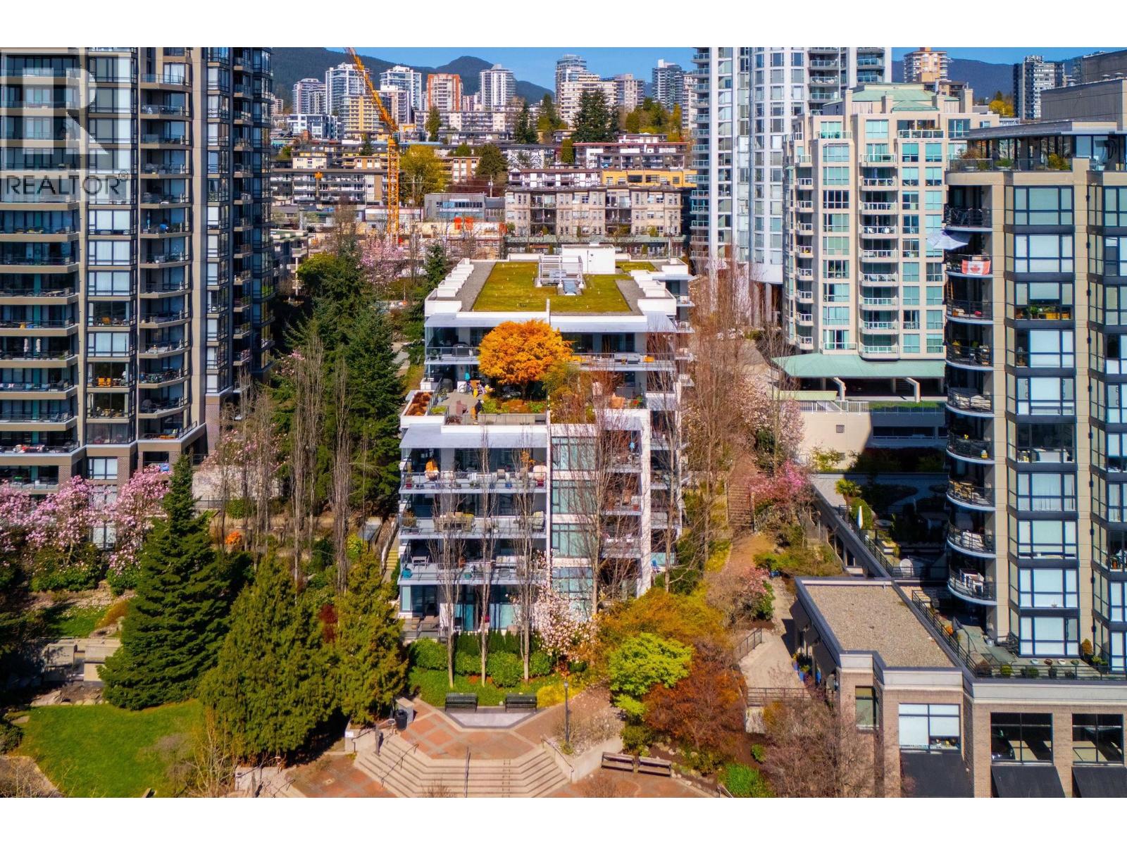 208 135 W 2ND STREET, North Vancouver