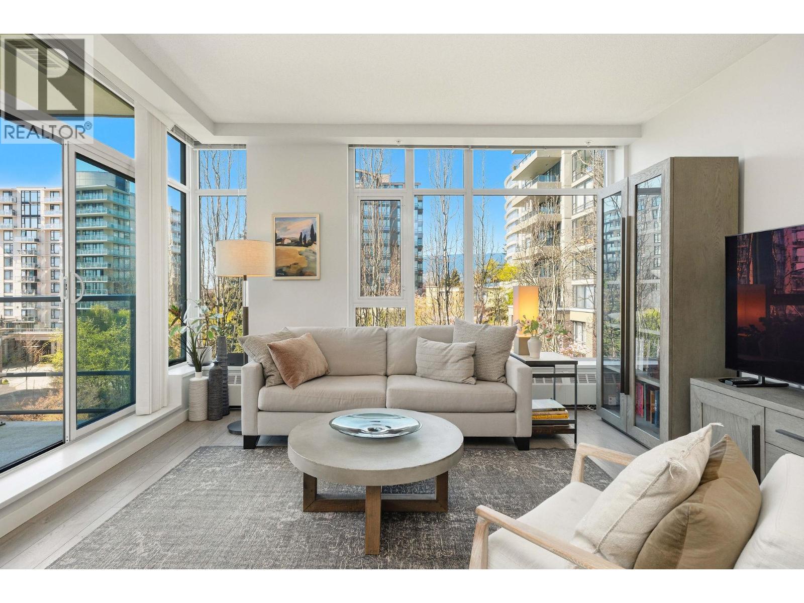208 135 W 2ND STREET, North Vancouver