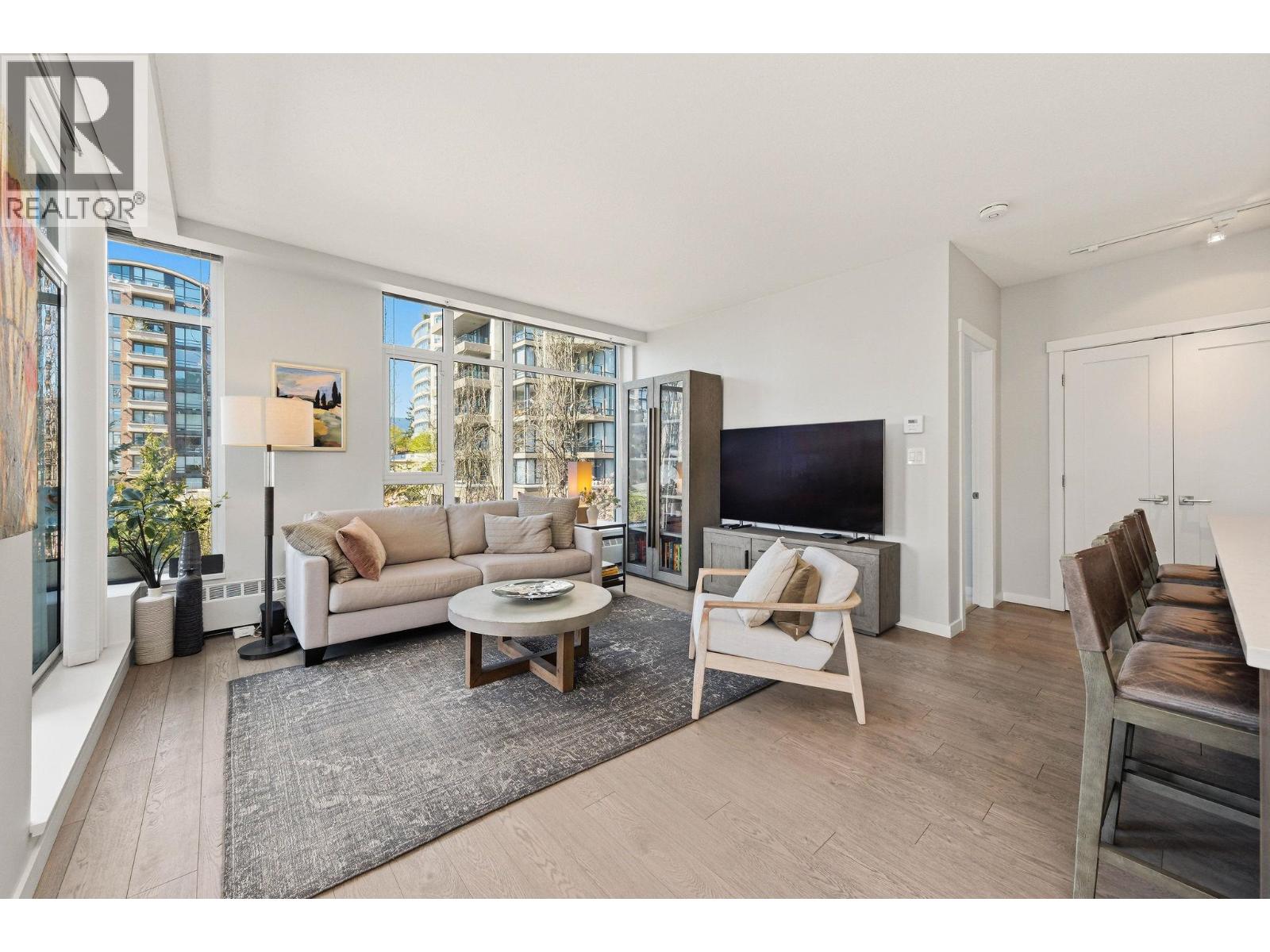 208 135 W 2ND STREET, North Vancouver