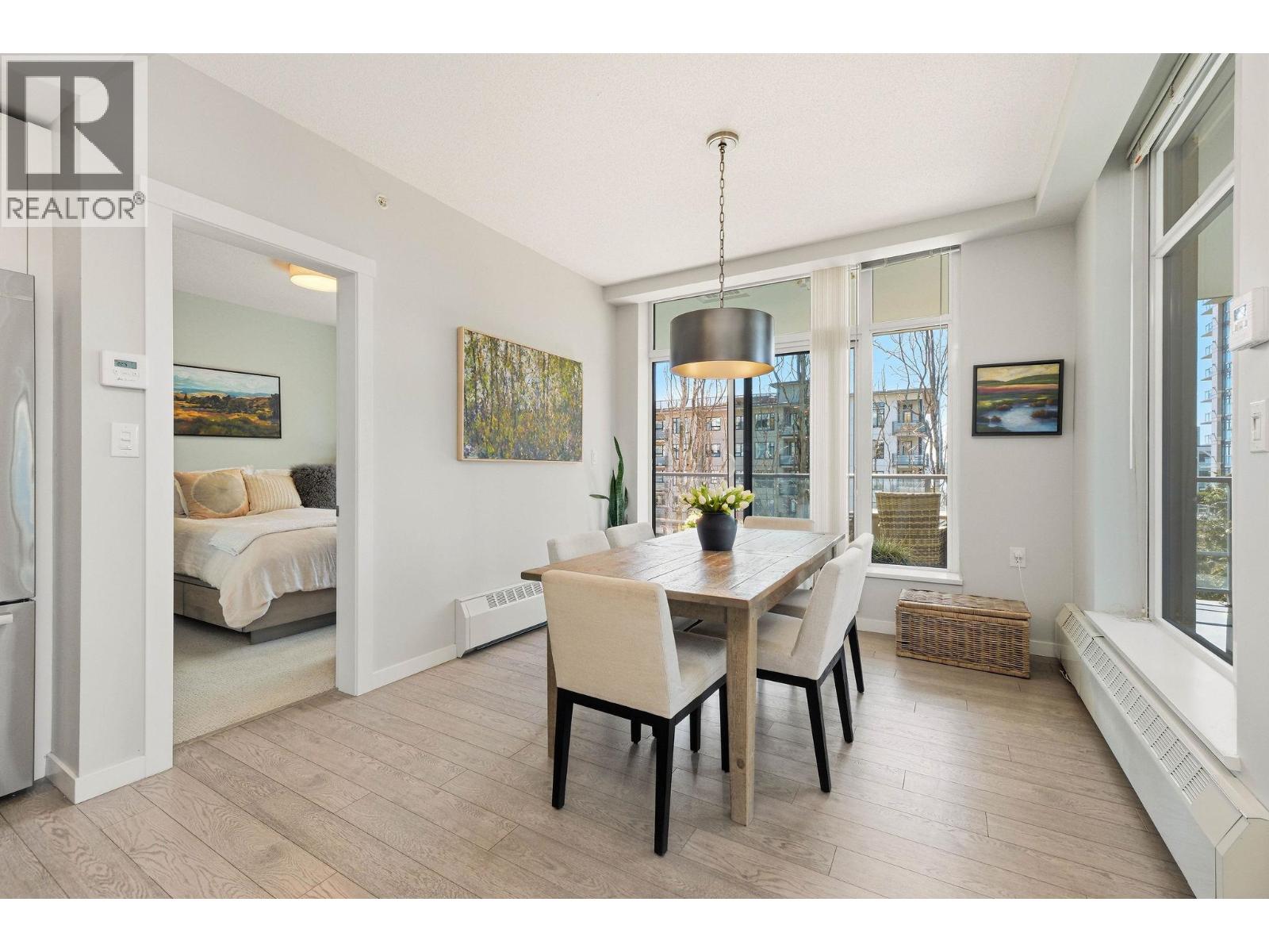 208 135 W 2ND STREET, North Vancouver