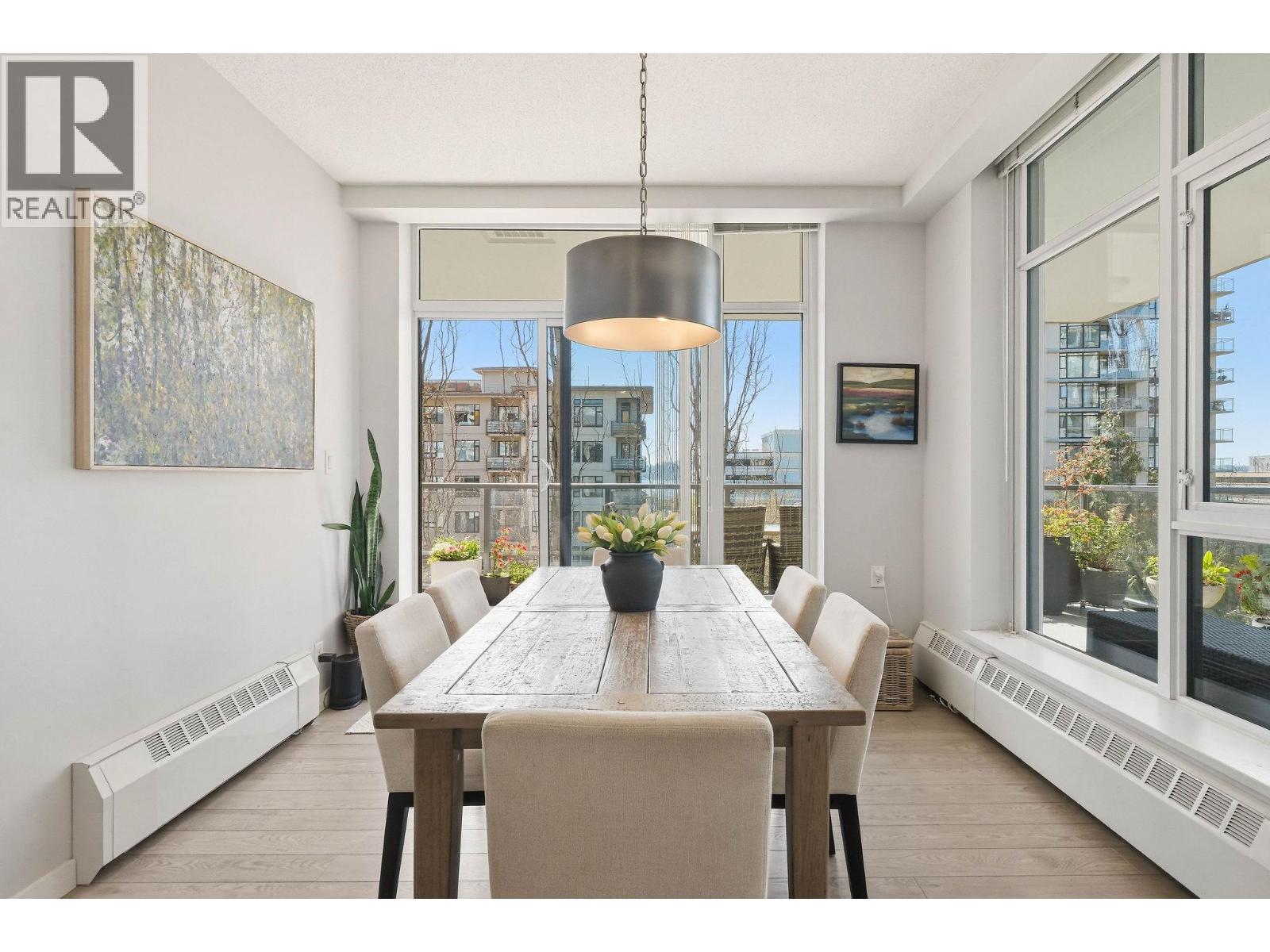 208 135 W 2ND STREET, North Vancouver