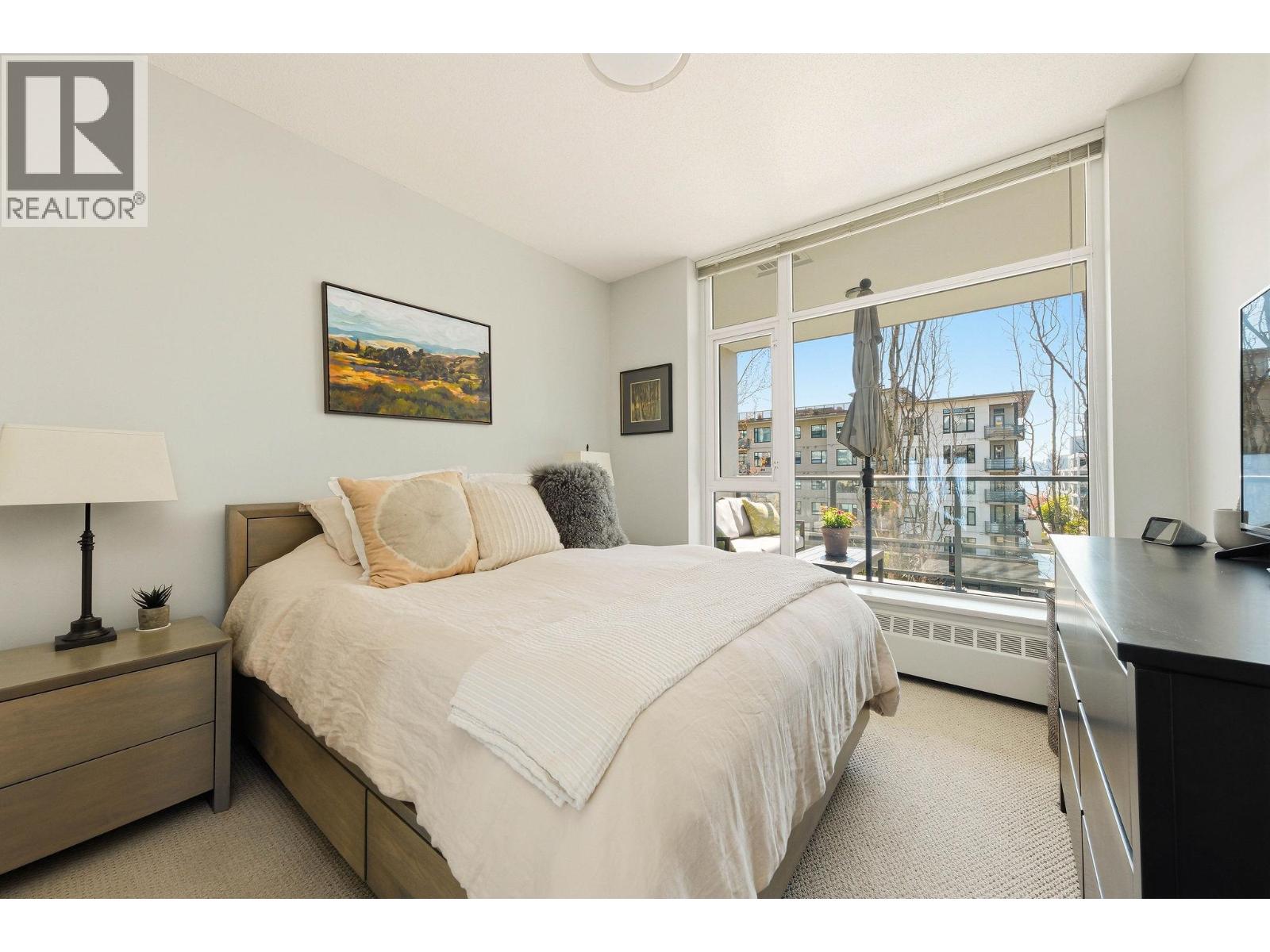 208 135 W 2ND STREET, North Vancouver