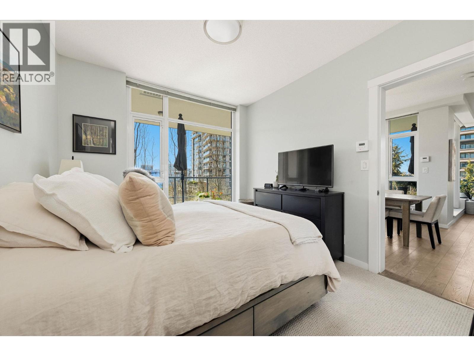 208 135 W 2ND STREET, North Vancouver