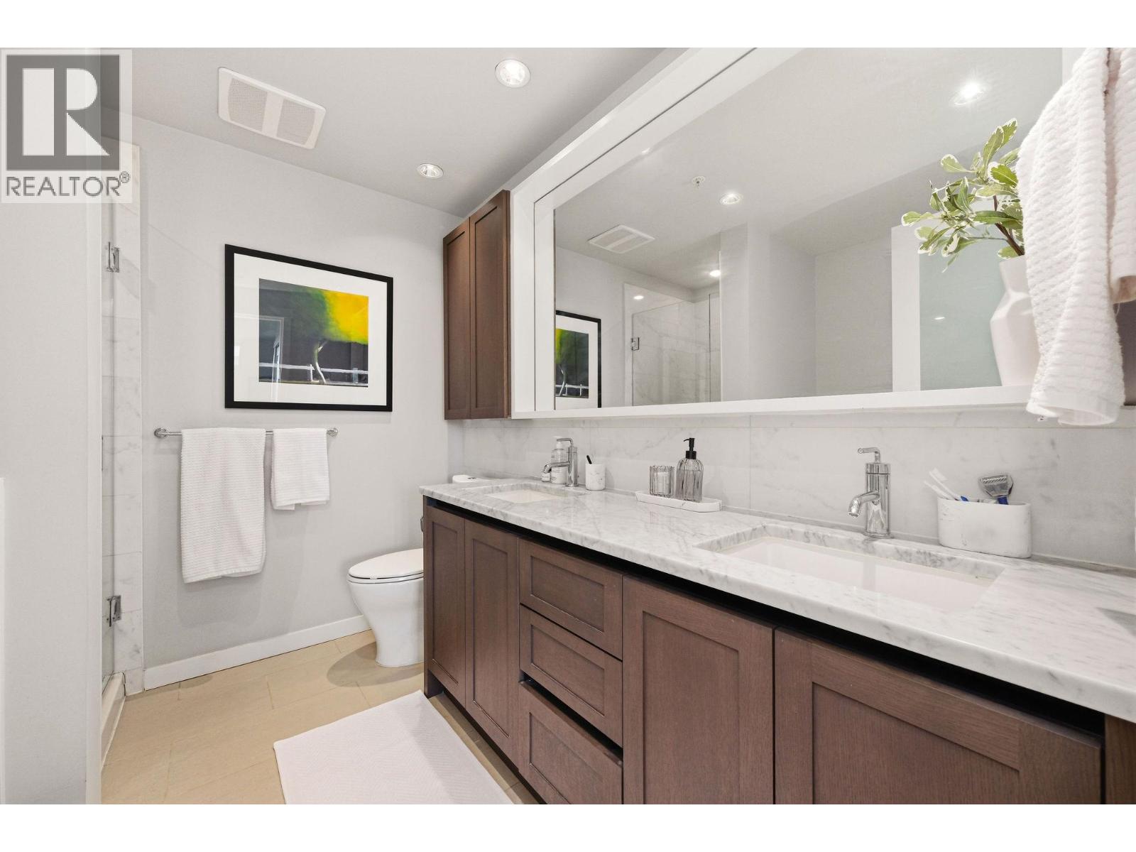 208 135 W 2ND STREET, North Vancouver