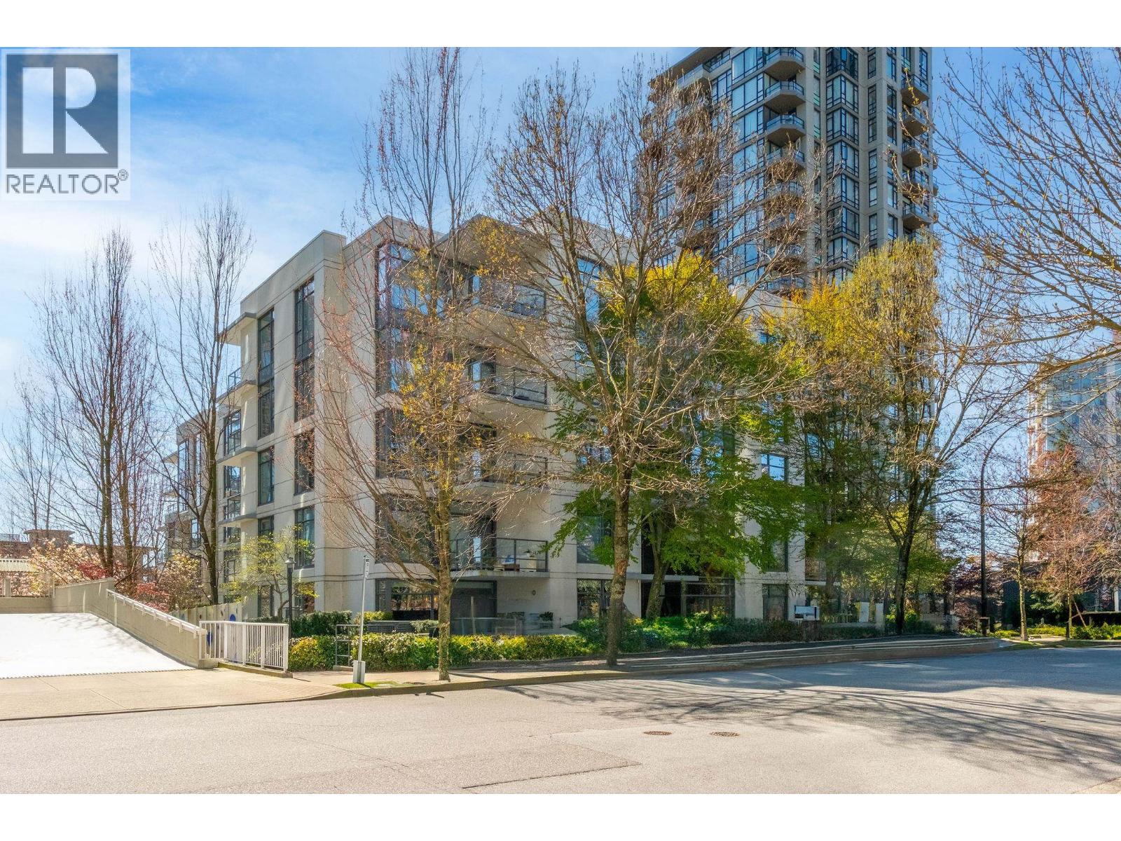208 135 W 2ND STREET, North Vancouver