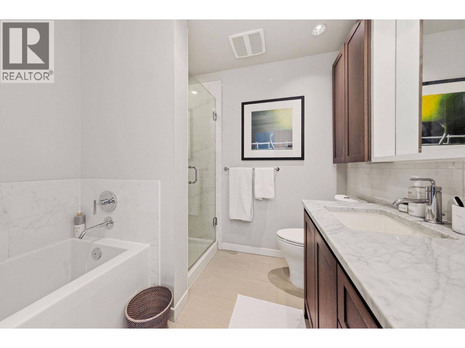 208 135 W 2ND STREET, North Vancouver
