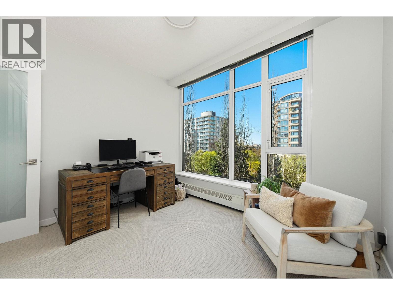 208 135 W 2ND STREET, North Vancouver
