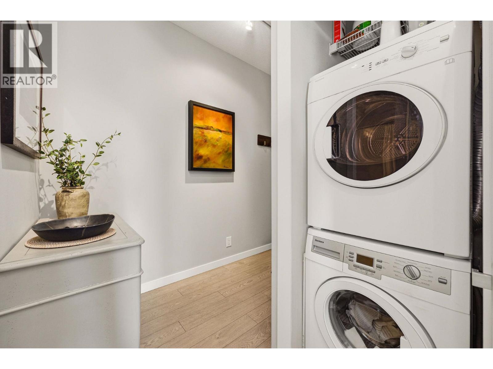 208 135 W 2ND STREET, North Vancouver