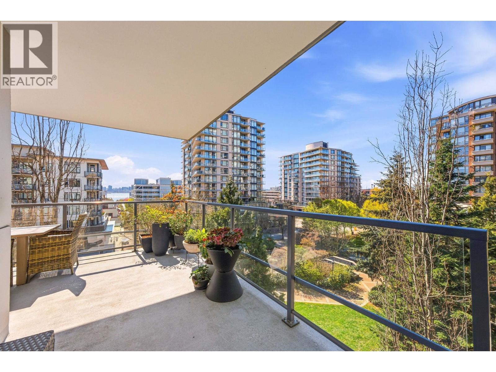 208 135 W 2ND STREET, North Vancouver