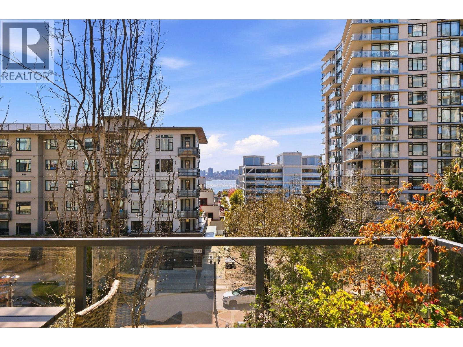 208 135 W 2ND STREET, North Vancouver