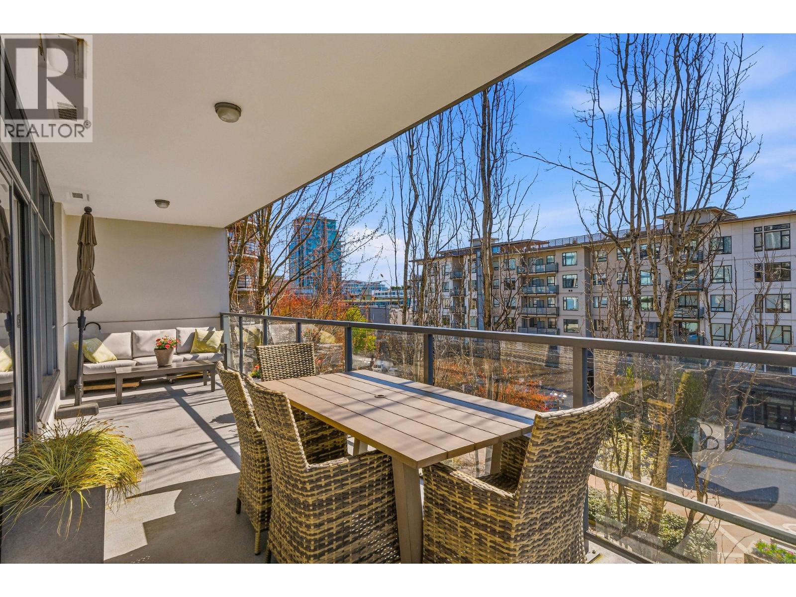 208 135 W 2ND STREET, North Vancouver