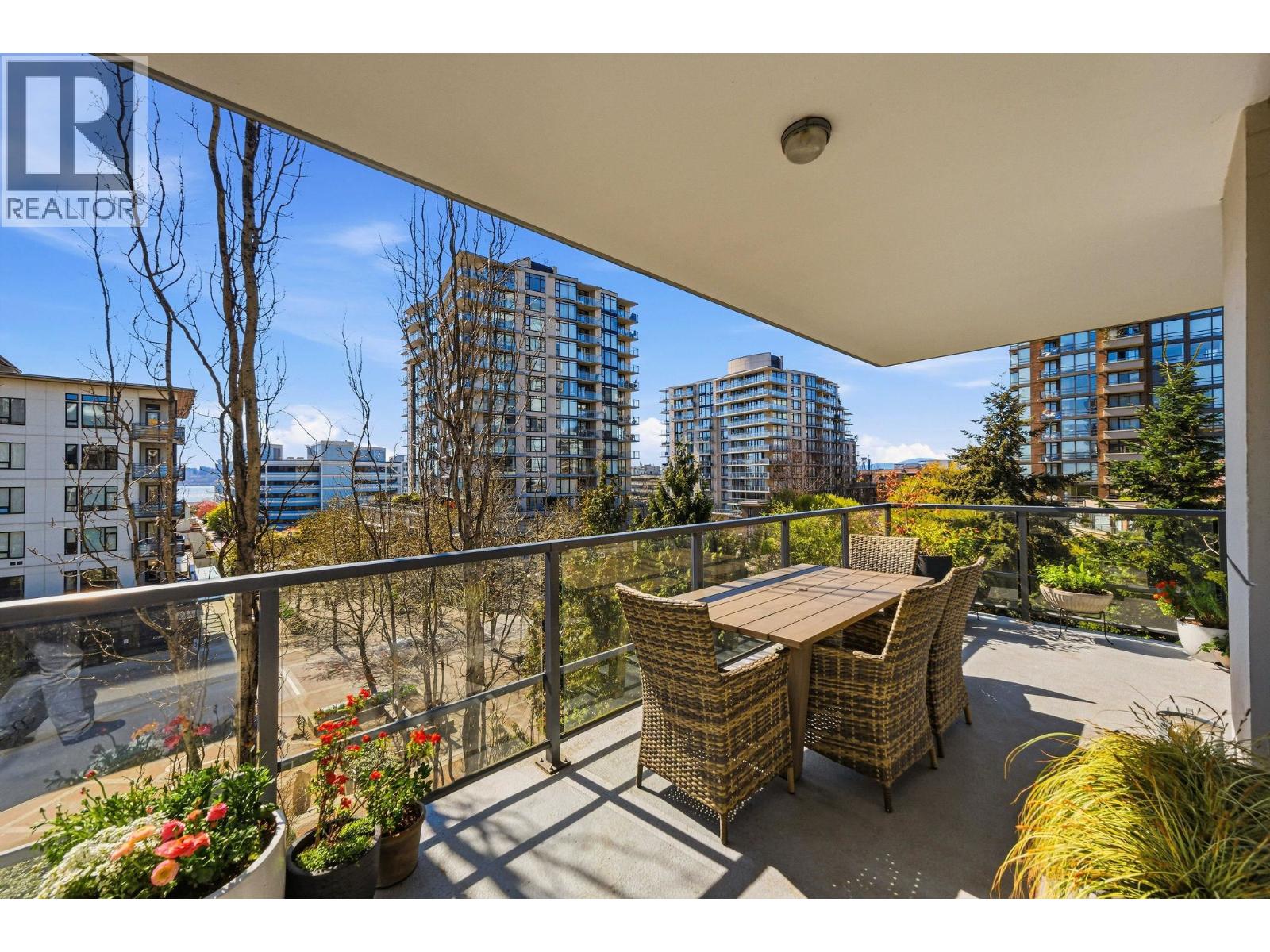 208 135 W 2ND STREET, North Vancouver