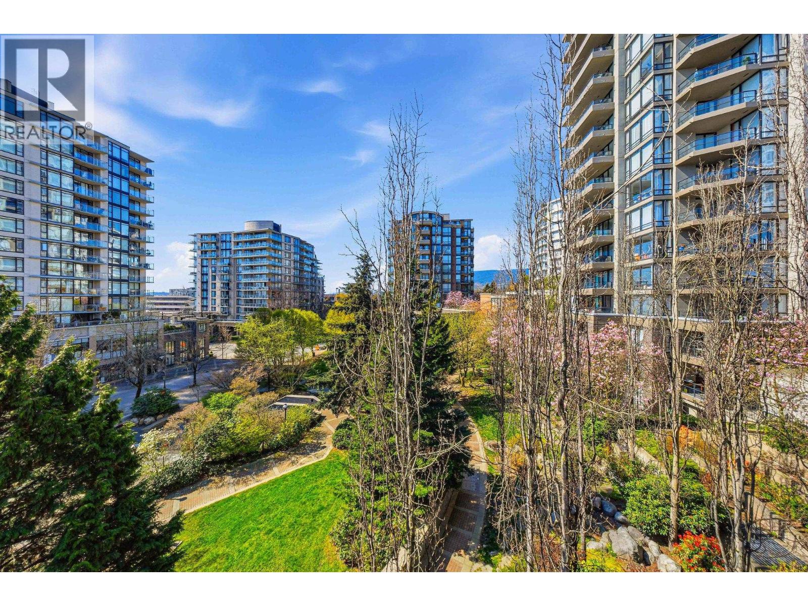 208 135 W 2ND STREET, North Vancouver