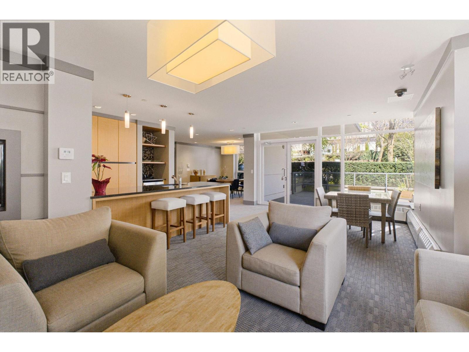 208 135 W 2ND STREET, North Vancouver