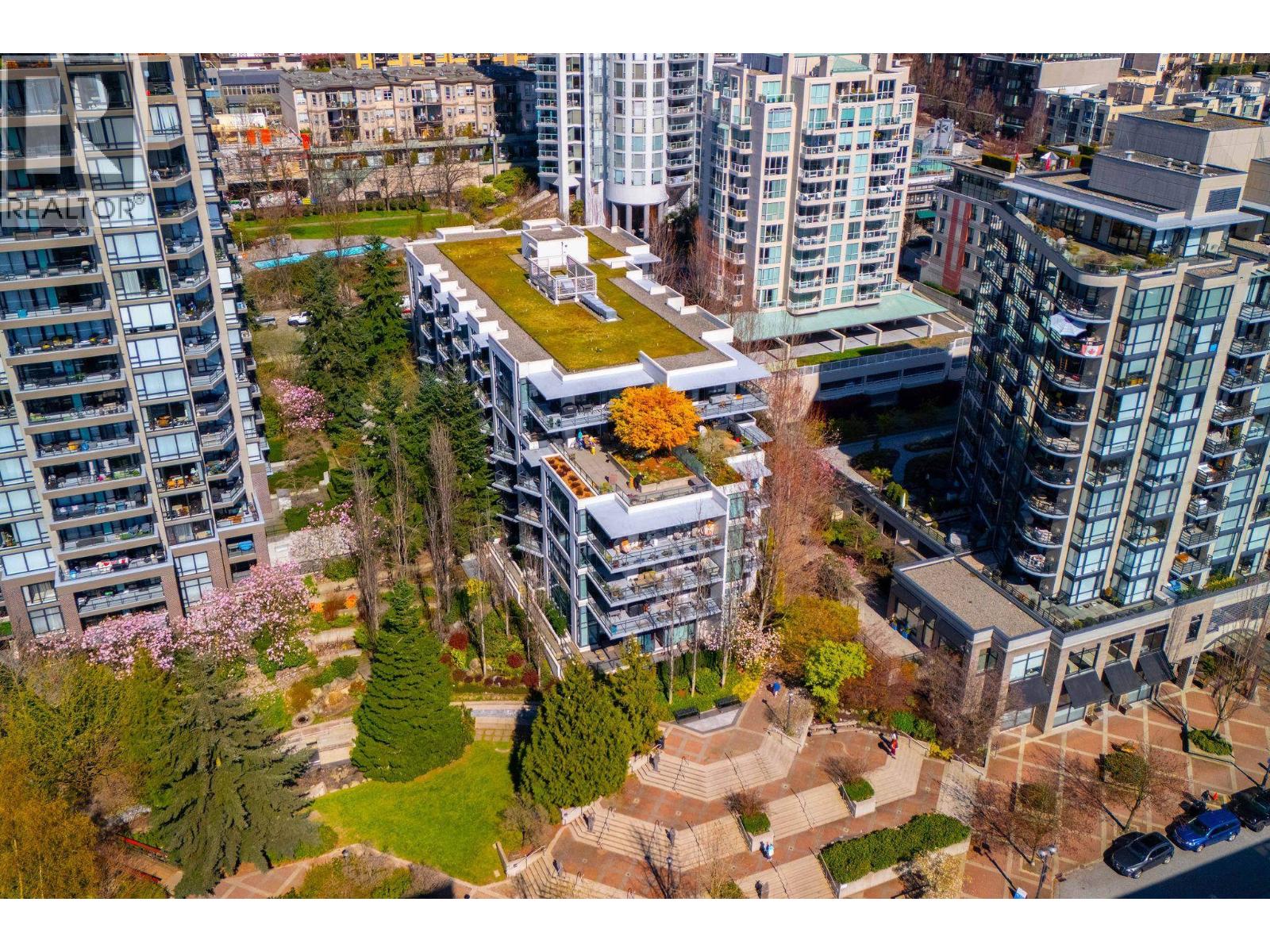 208 135 W 2ND STREET, North Vancouver