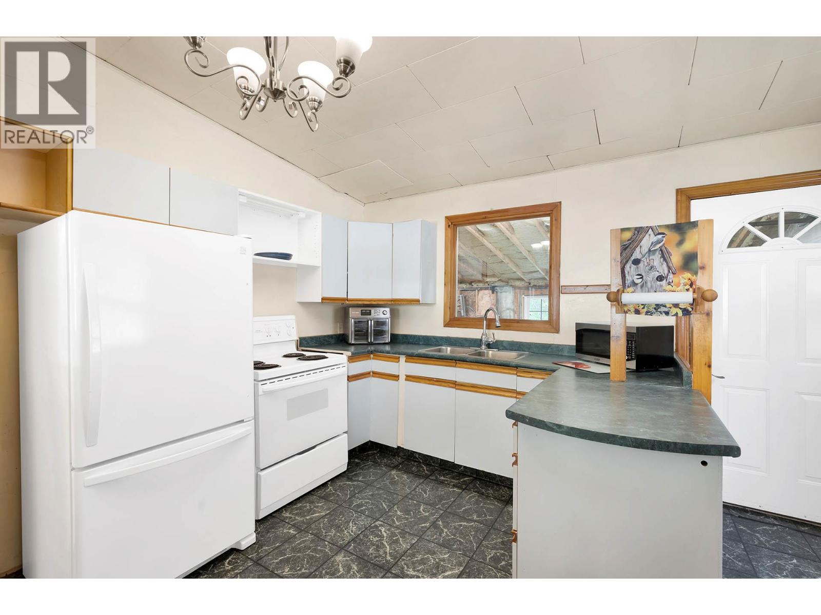 3782 RIVER DRIVE - 8