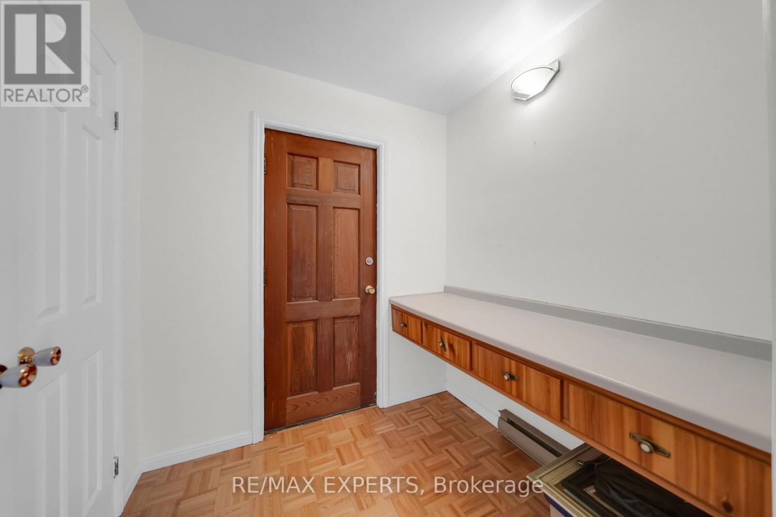 6242 6TH LINE - 21
